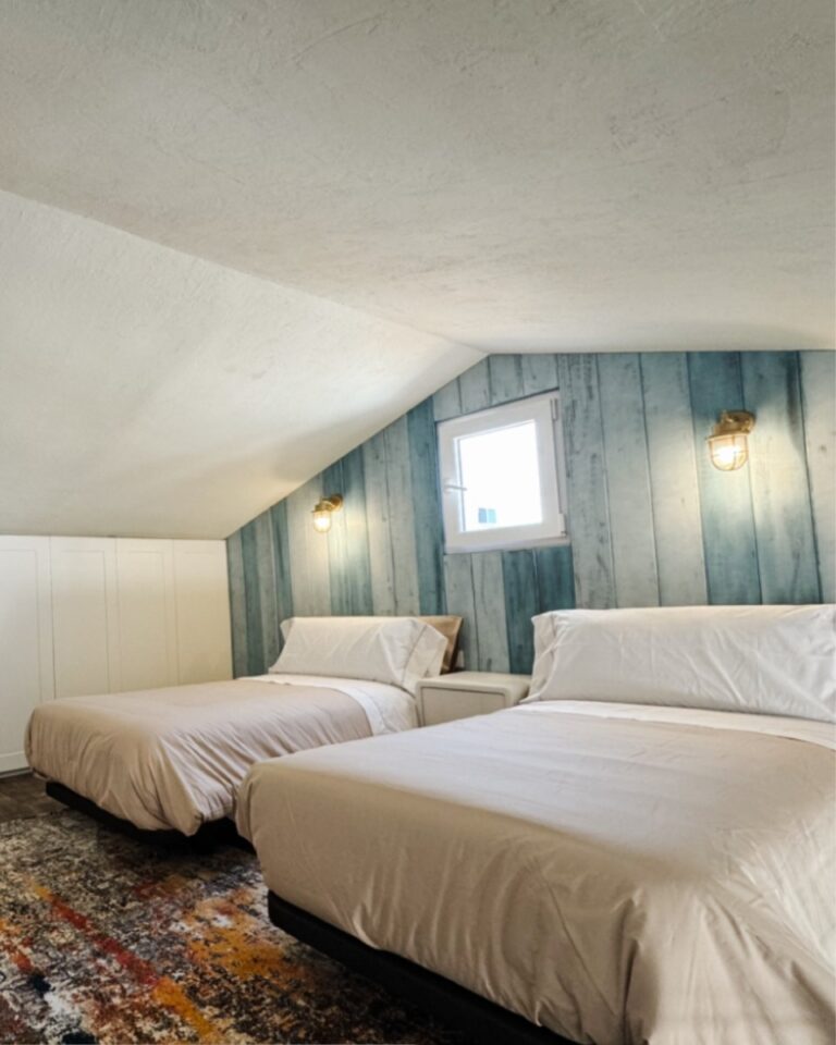 Interiorismo y decoración de habitación doble (3)